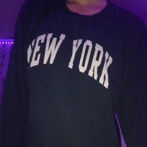 Brandy Melville New York Ling Sleeve Top